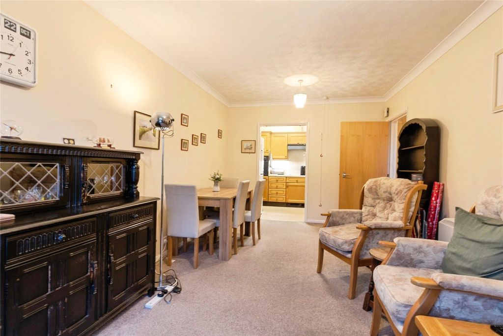 Property photo 2 of 11 Lounge