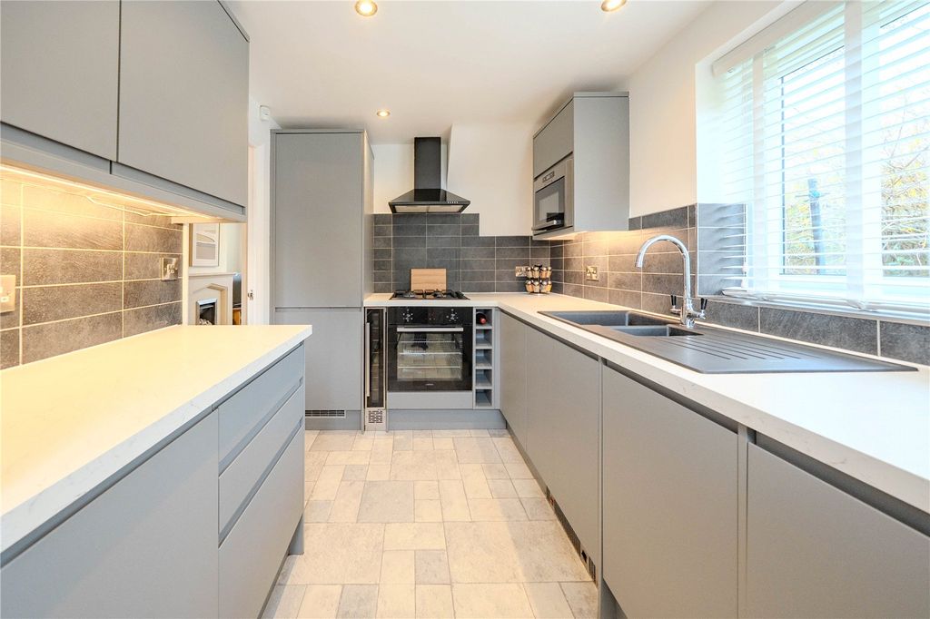 Property photo 3 of 16 Picture 3