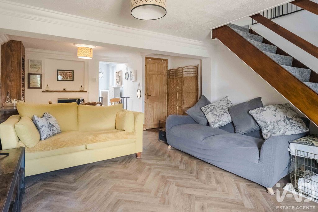 Property photo 2 of 23