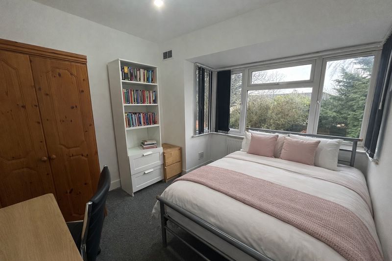 Property photo 1 of 9 Photo 8