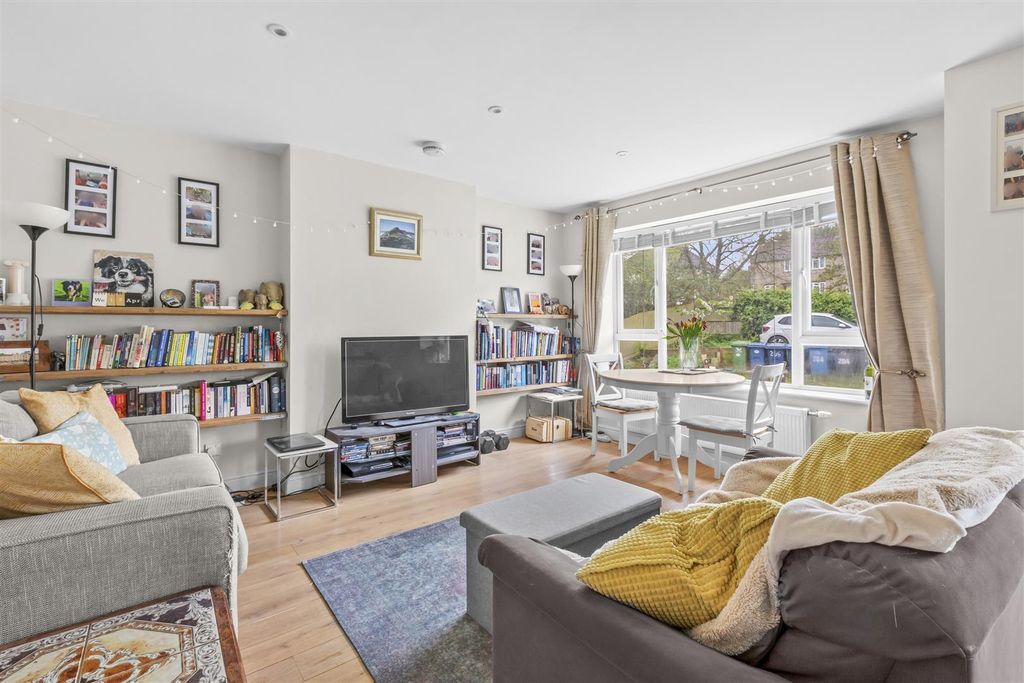 Property photo 3 of 14 Hatters Lane-9.Jpg