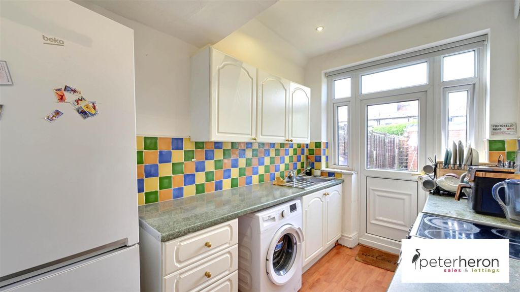 Property photo 3 of 14 Kitchen
