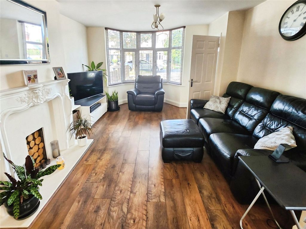 Property photo 3 of 11 Lounge Area