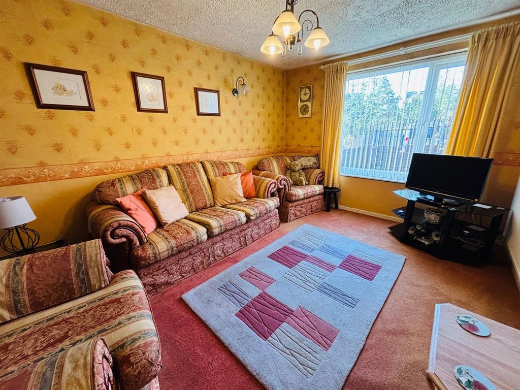 Property photo 2 of 17 Living Room: