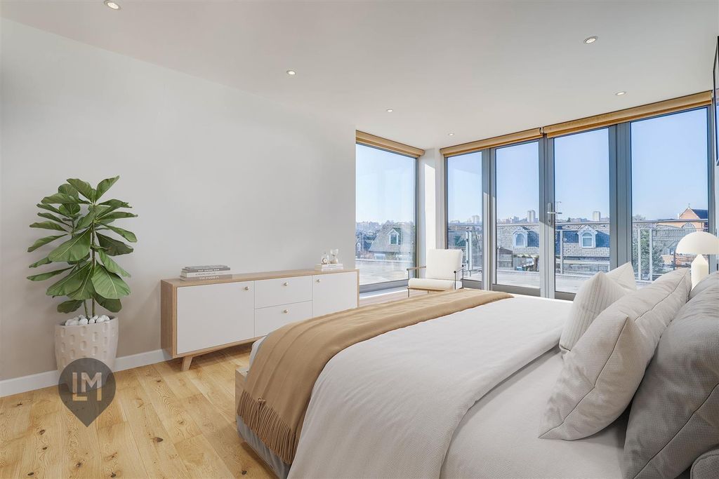 Property photo 3 of 9 Bedroom