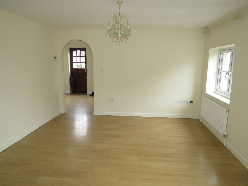 Property photo 3 of 11 Location