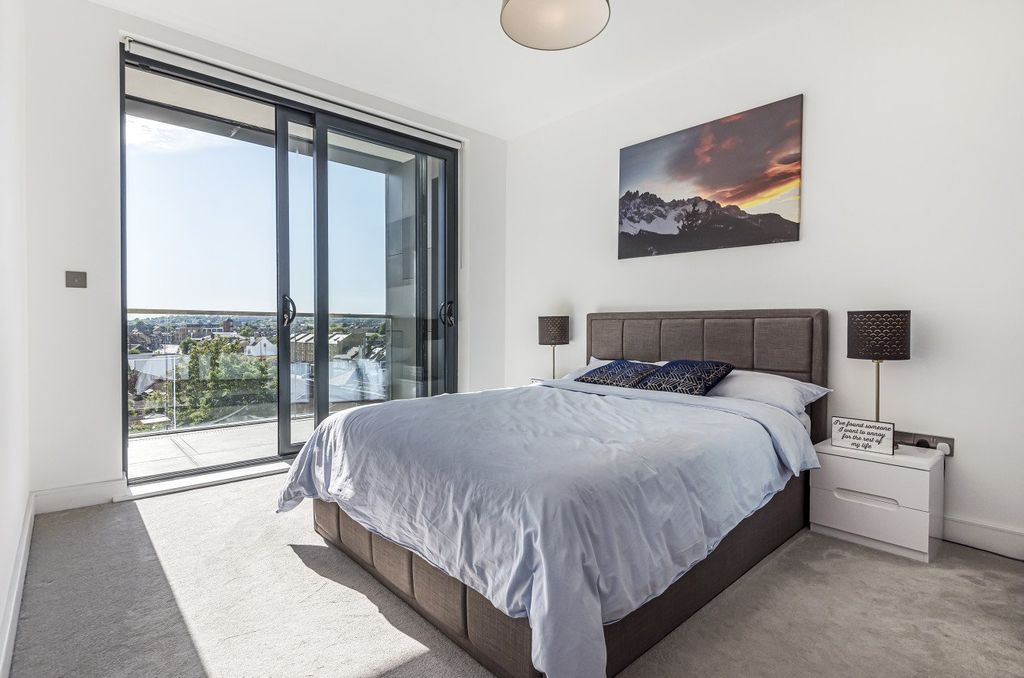 Property photo 2 of 16 Picture No. 17