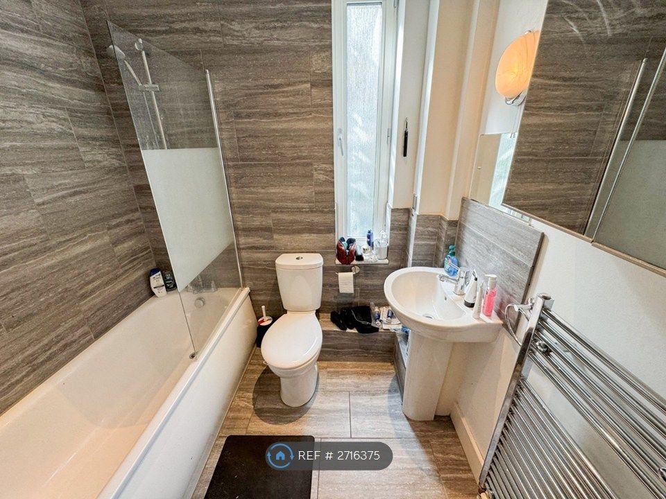 Property photo 3 of 8 Bathroom