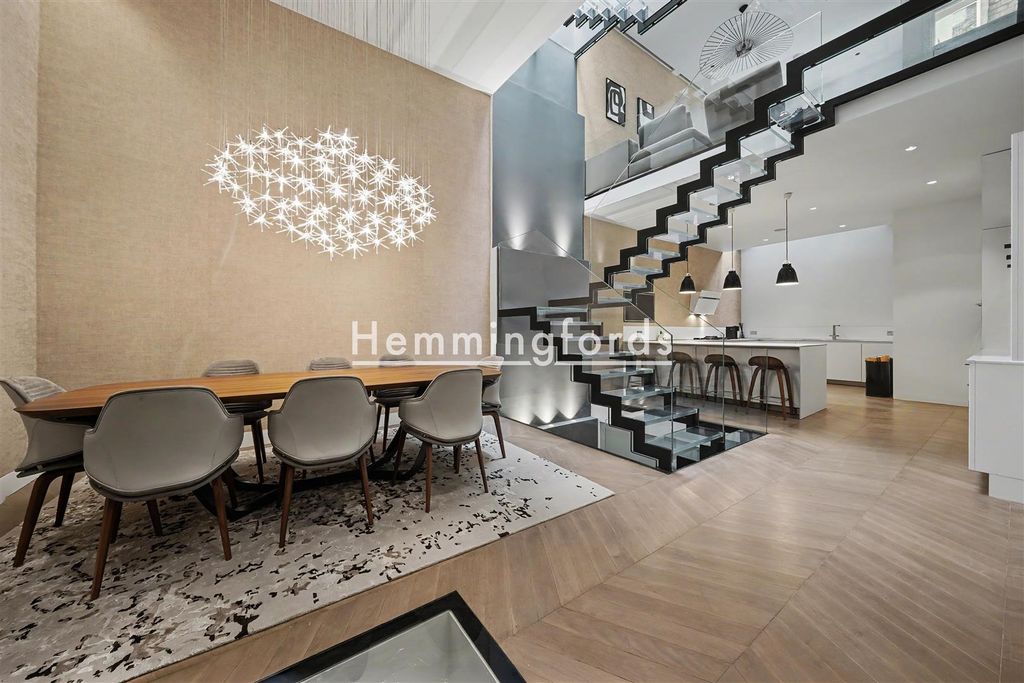 Property photo 1 of 15 Princes Mews W2-15.Jpg