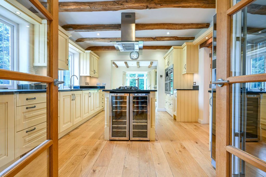 Property photo 1 of 39