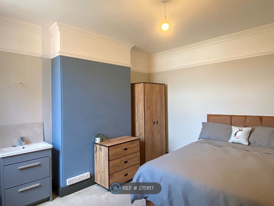 Property photo 3 of 25 Room 3