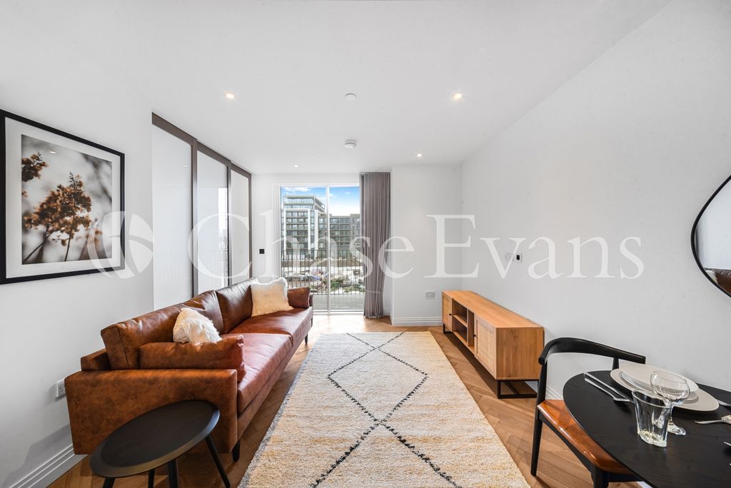 Property photo 2 of 11 Kings Tower, Chelsea