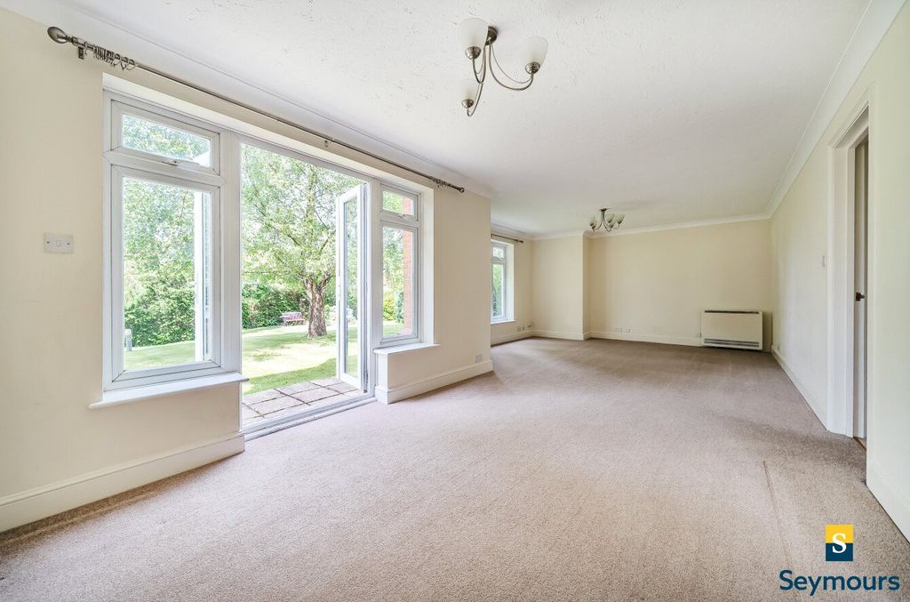 Property photo 2 of 19 Living Room