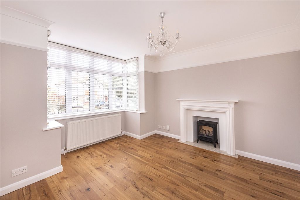 Property photo 2 of 20 Lounge