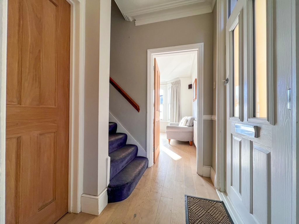 Property photo 3 of 37