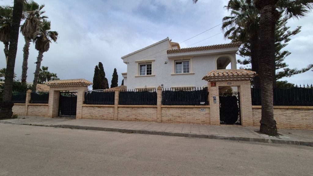 Property photo 2 of 49