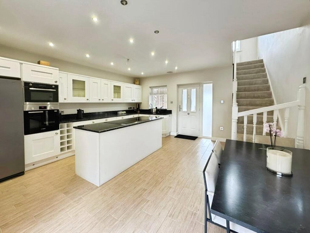 Property photo 2 of 17 Kitchen