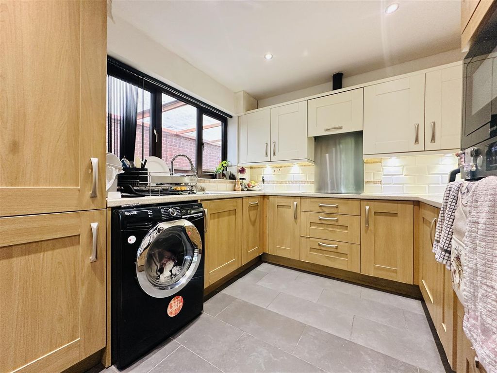 Property photo 3 of 18 Kitchen And Diner
