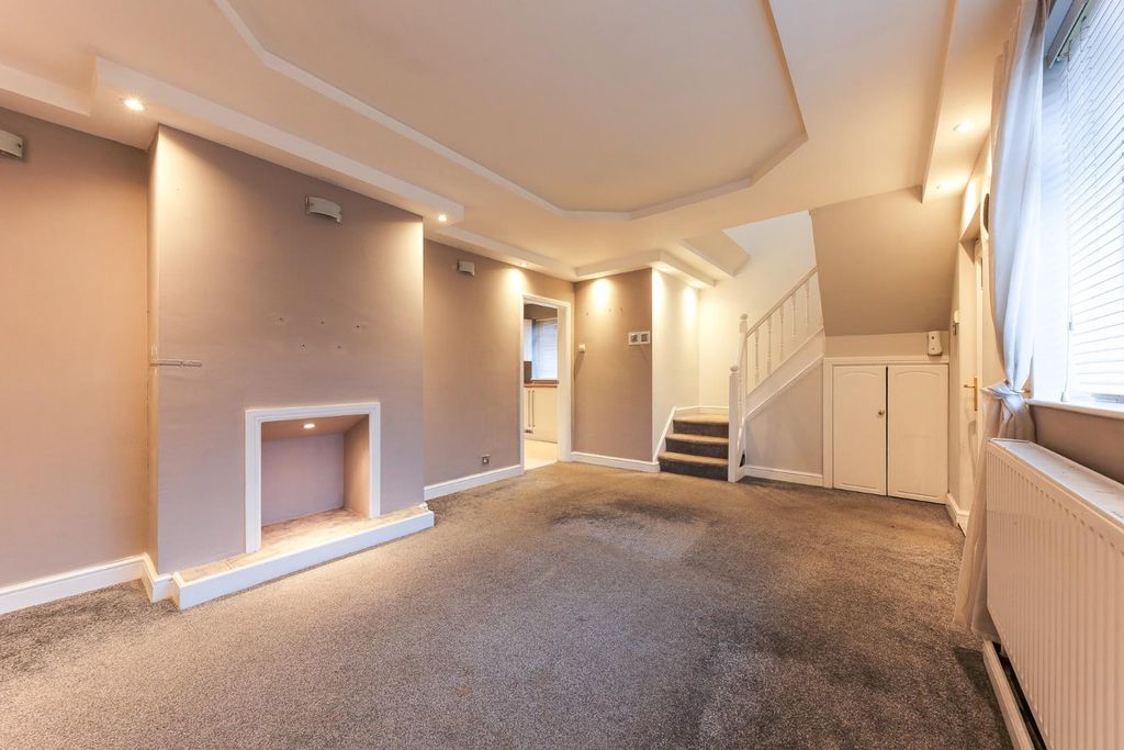 Property photo 2 of 15 Sitting Room.Jpg