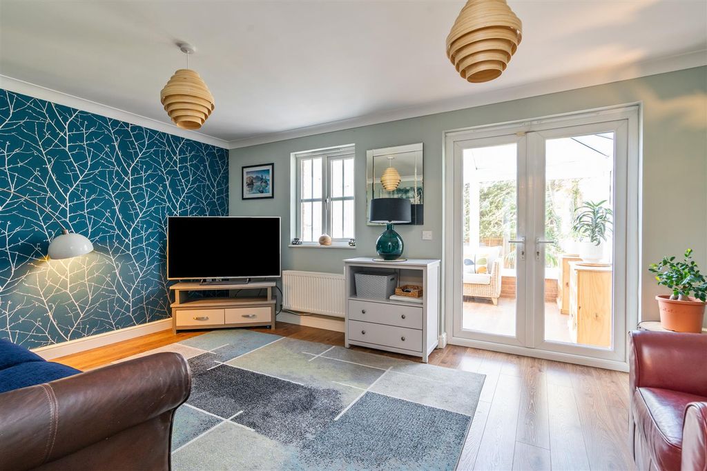 Property photo 2 of 17 5 Laxton Grove_9.Jpg