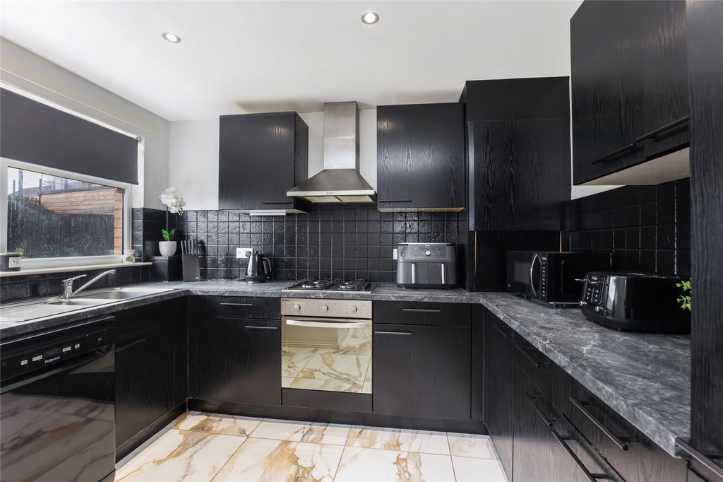 Property photo 3 of 20 Picture No. 17