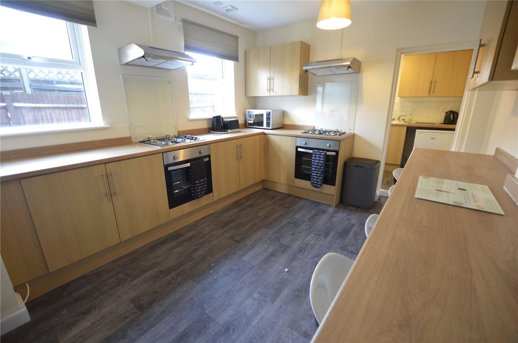 Property photo 2 of 5 Kitchen