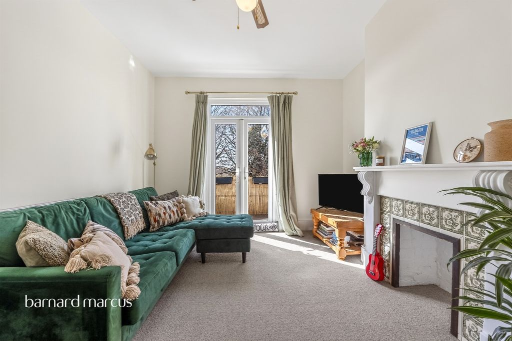 Property photo 3 of 10