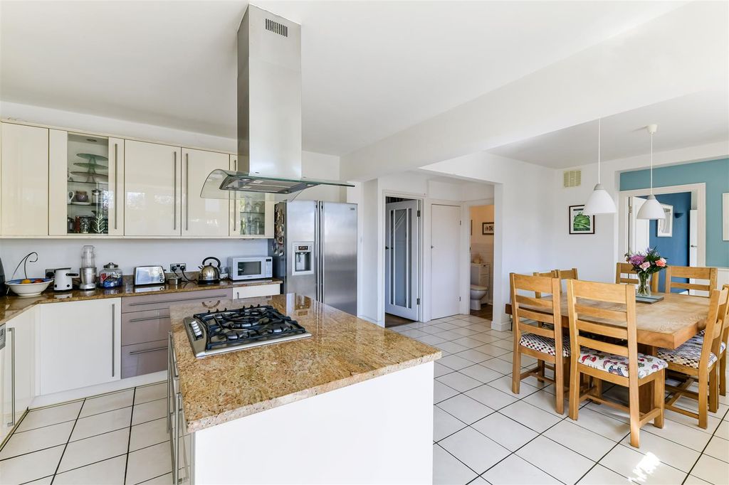 Property photo 2 of 24 Yewlands Close (15).Jpg