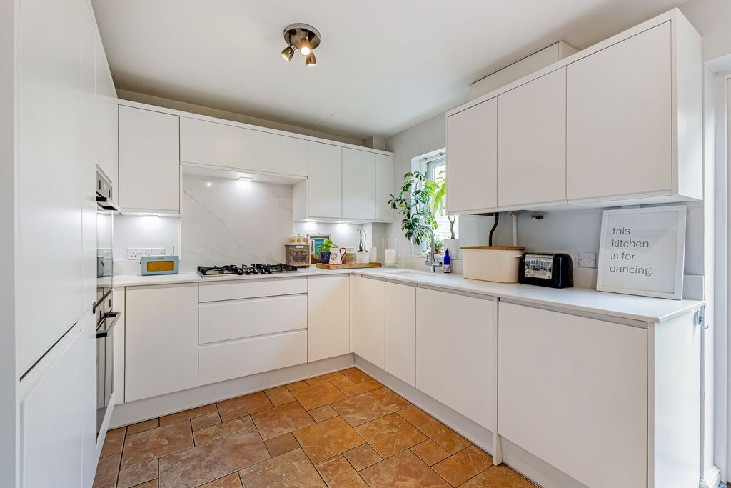 Property photo 3 of 15 Kitchen
