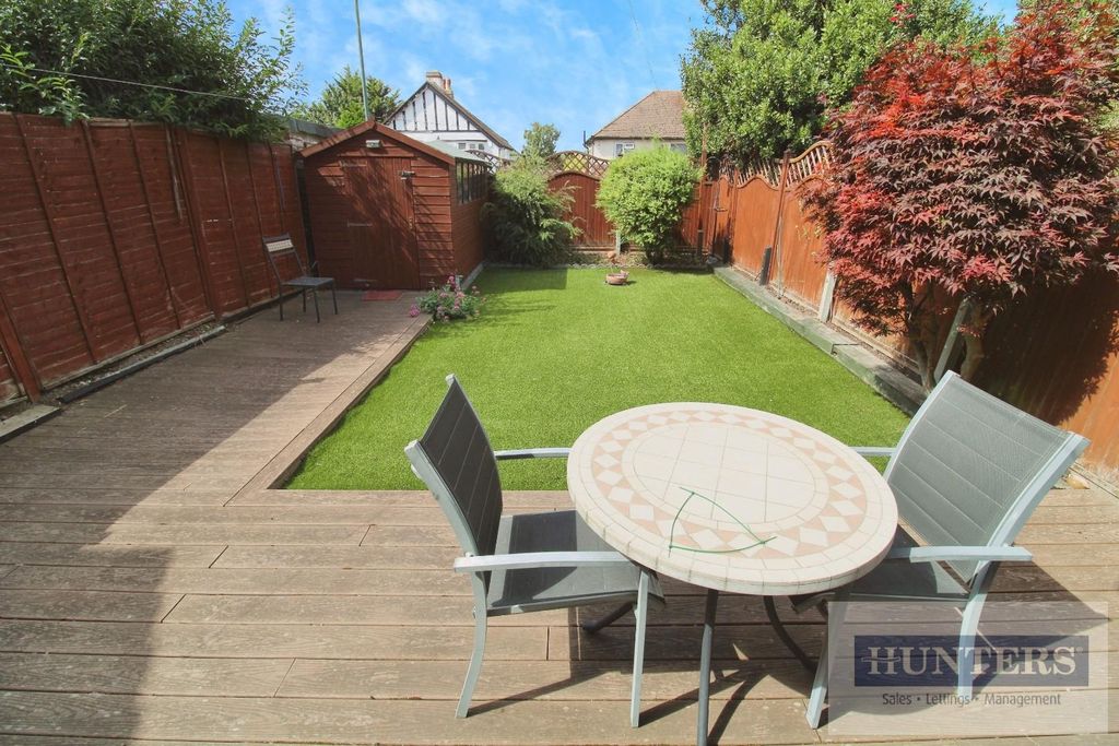 Property photo 2 of 12 Garden