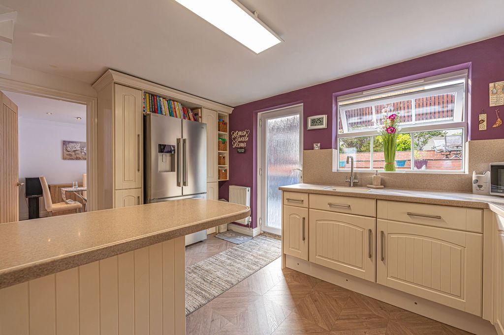 Property photo 3 of 38