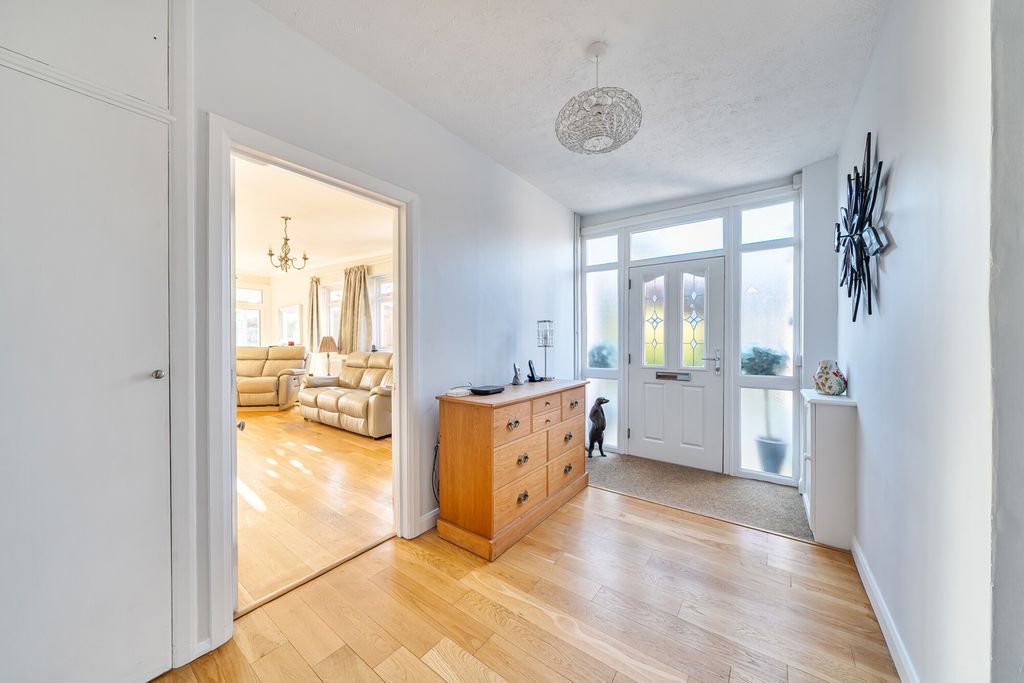 Property photo 2 of 24 1393500-7-6945752...