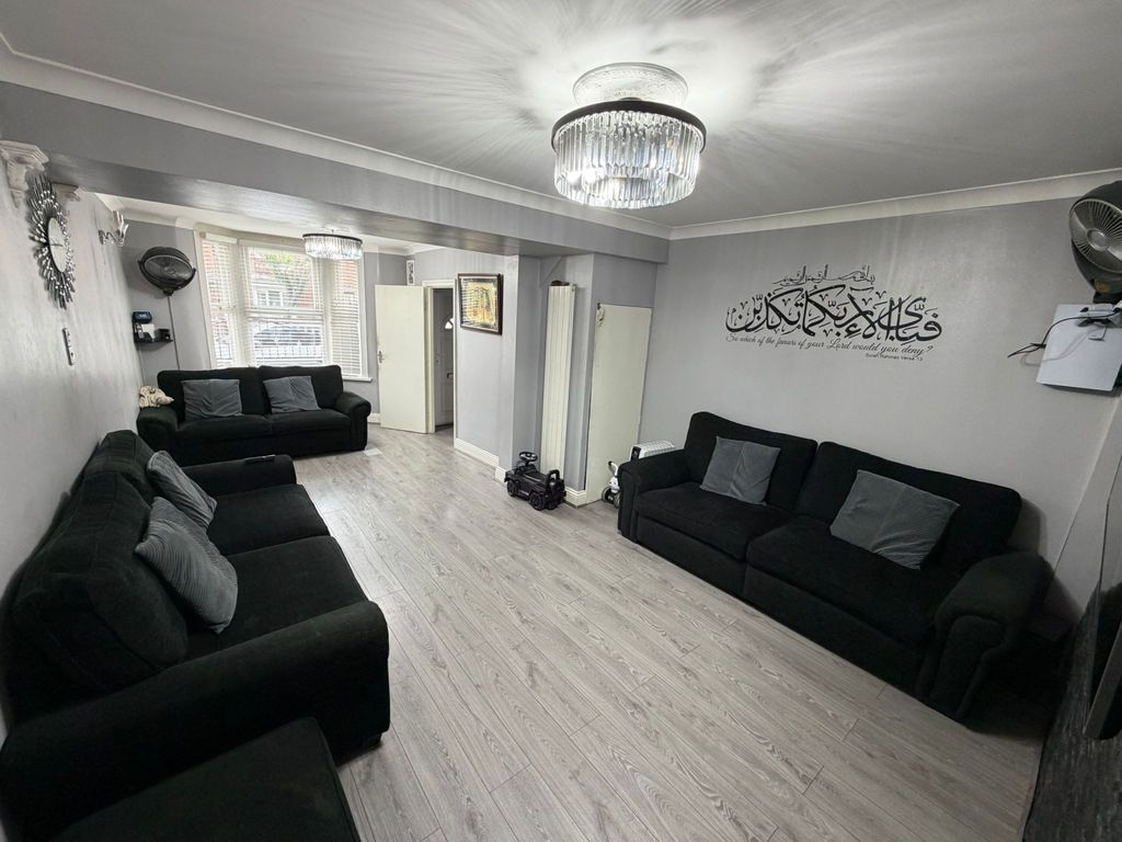 Property photo 3 of 7 Gallery