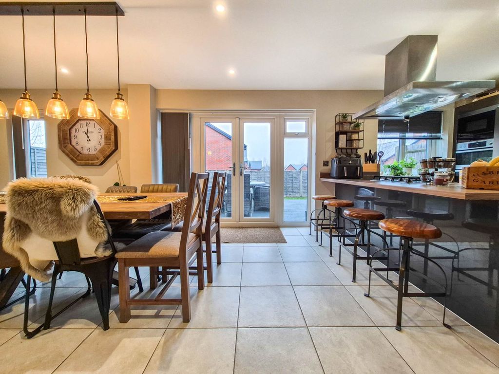 Property photo 2 of 33