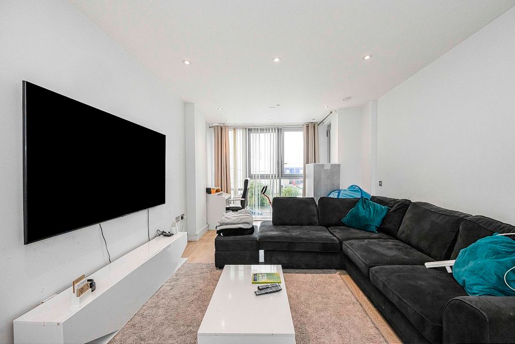 Property photo 3 of 12