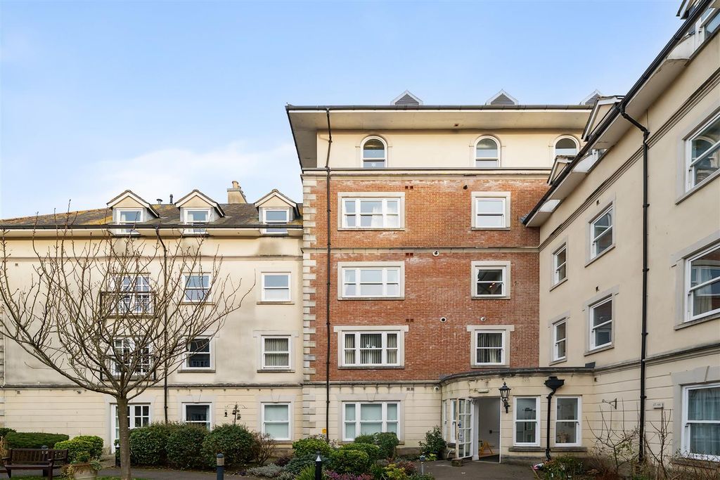 Property photo 1 of 15 Hascombe Court