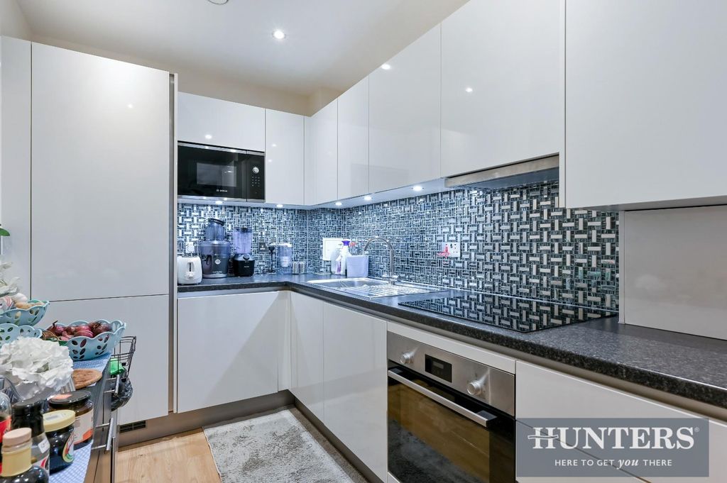 Property photo 2 of 8 Bishopsgate House-8.Jpg