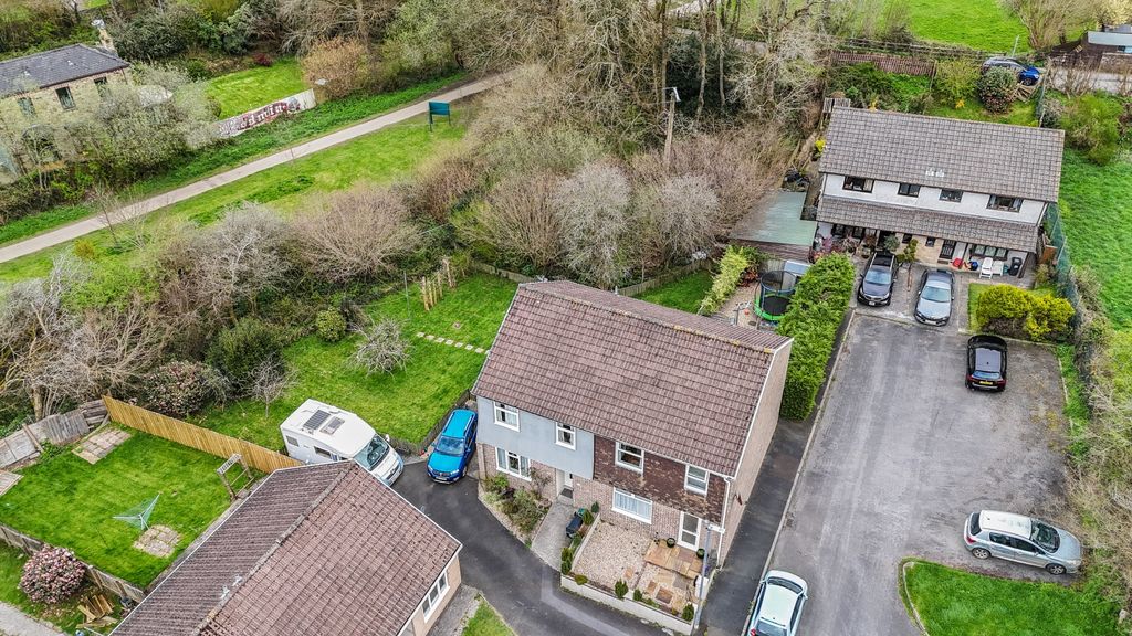 Property photo 1 of 16 34 Tredanek Close Tps 01208 74182-4