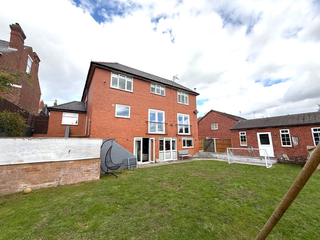 Property photo 1 of 35 Photo 8