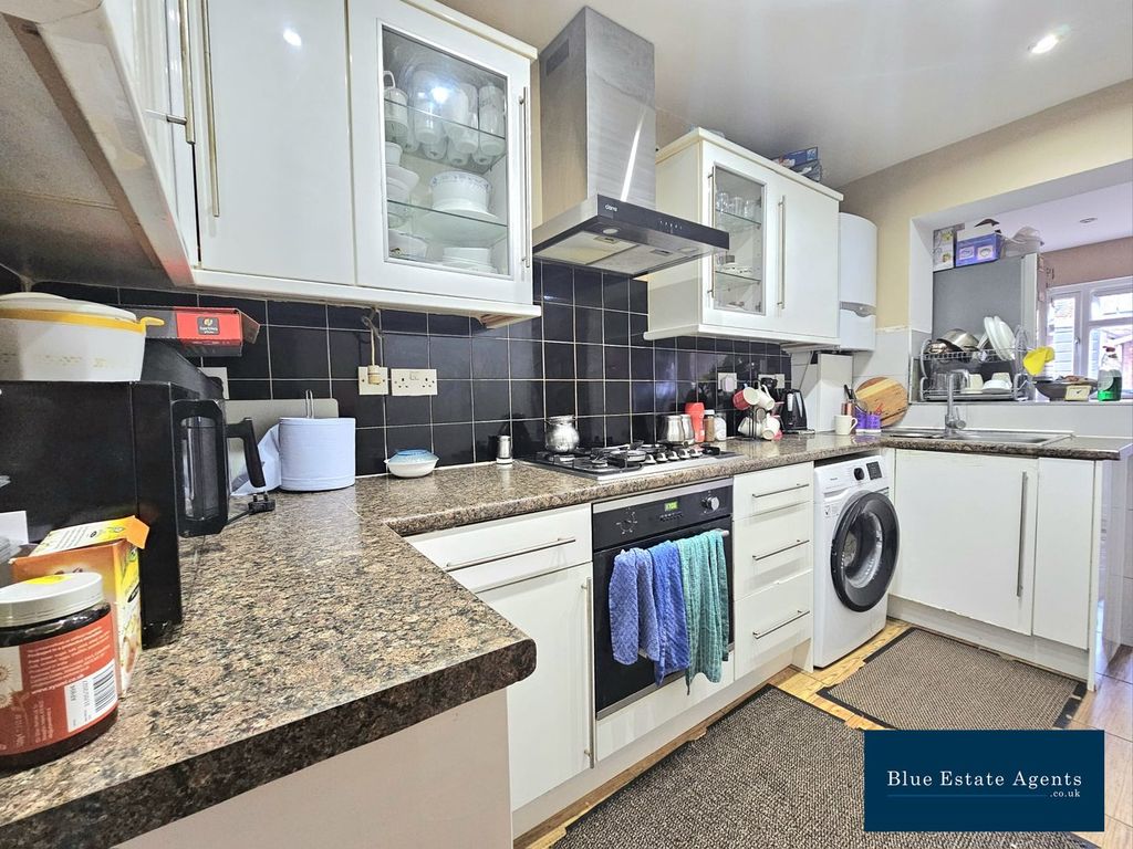 Property photo 2 of 11 Kitchen