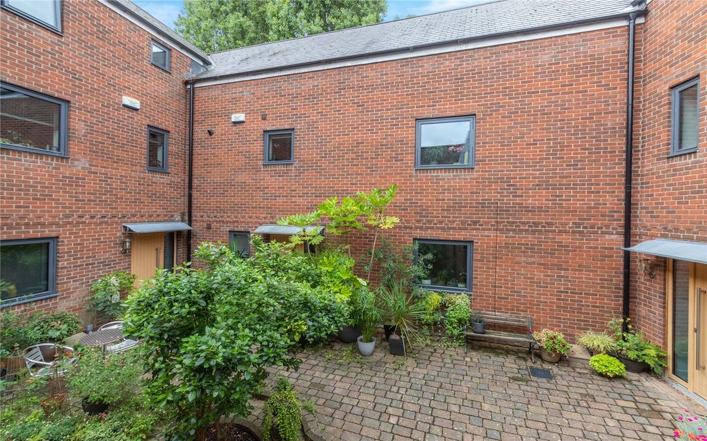 Property photo 2 of 15 Shared Courtyard