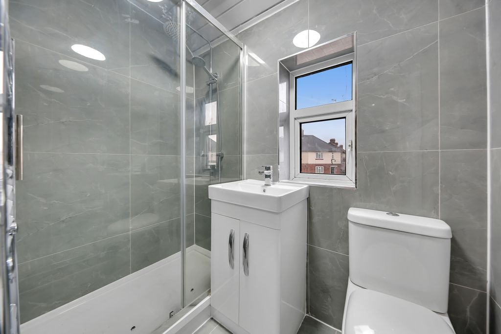 Property photo 2 of 25