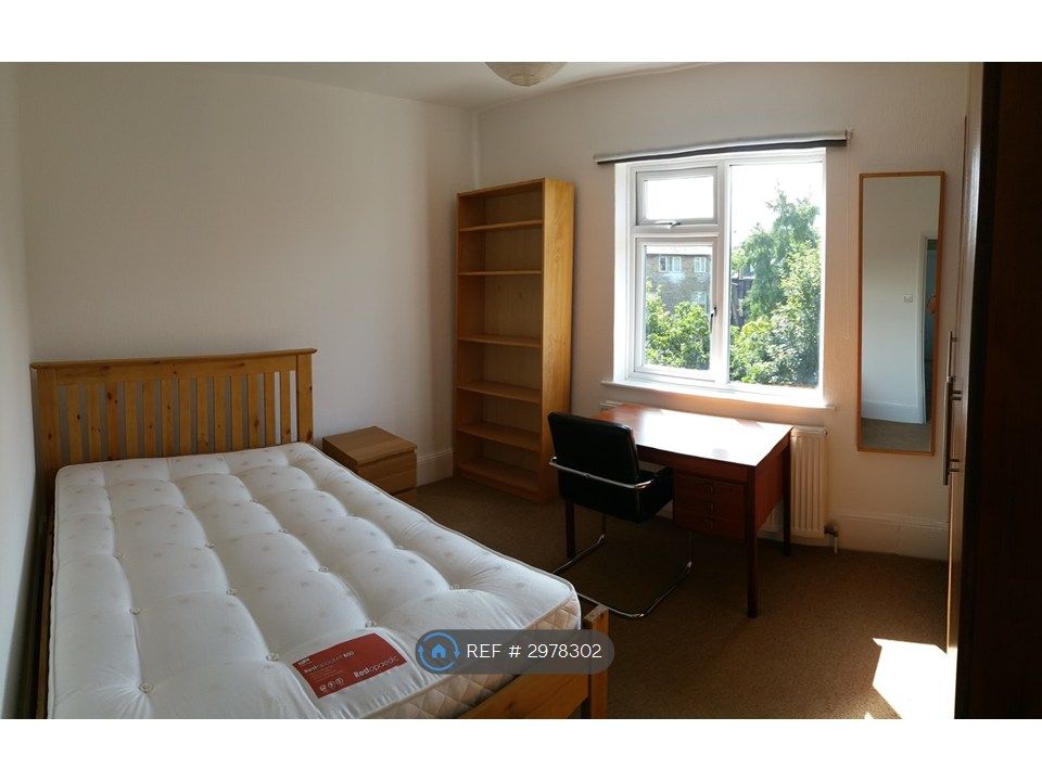 Property photo 3 of 8 Bedroom, View 1