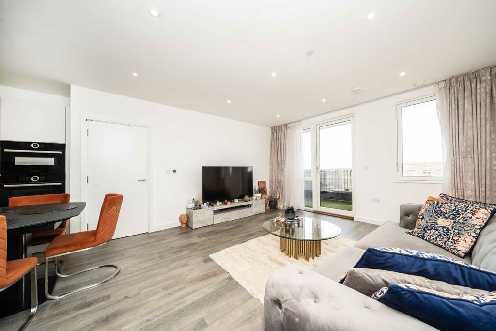 Property photo 3 of 10