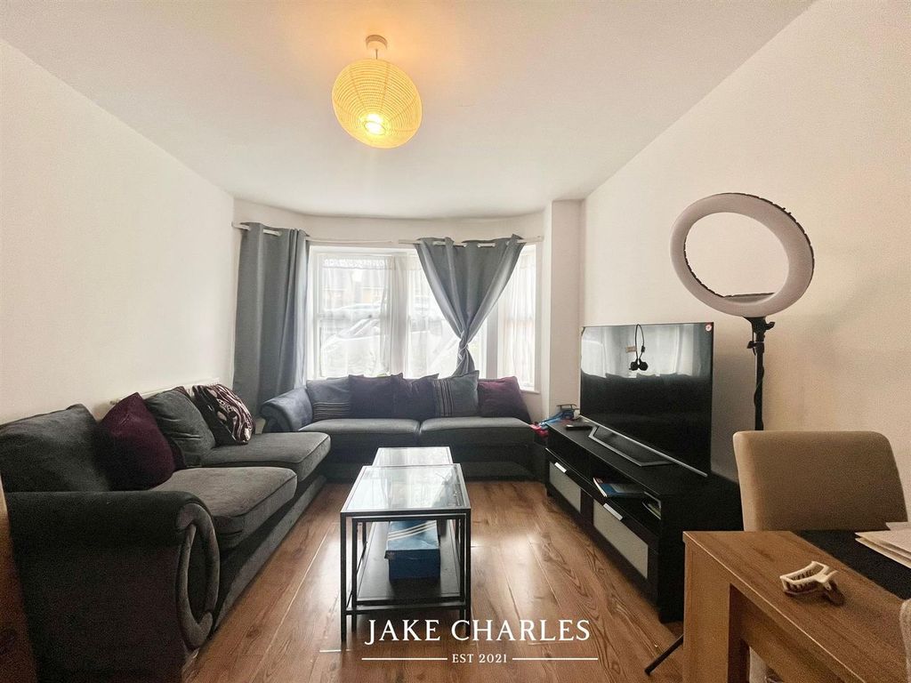 Property photo 3 of 11 2355A77c-A6Bf-422E-877A-4dc344F75Ac0.Jpg