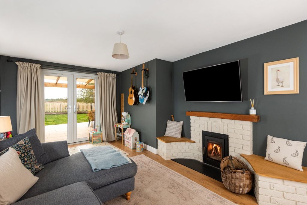Property photo 3 of 15 Sitting Room