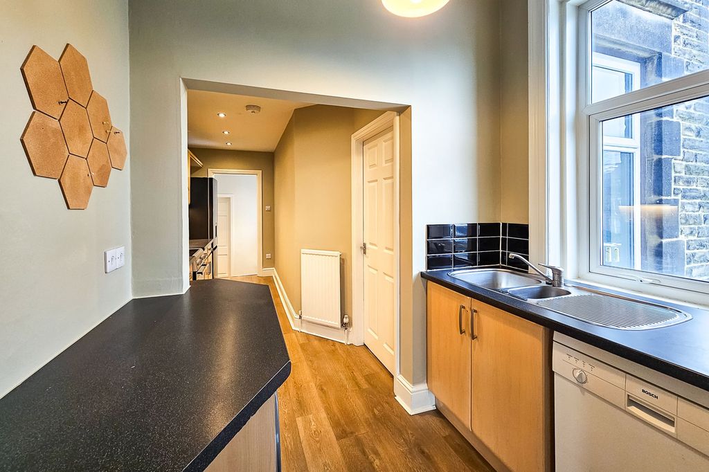 Additional image 11 of 2 bed flat for sale4 West Cliffe Grove, Harrogate HG2