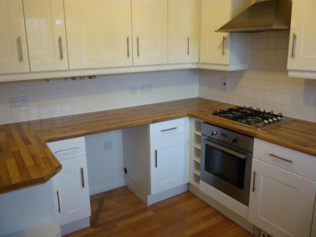 Property photo 3 of 10 Kitchen