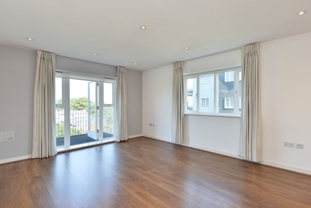 Property photo 3 of 18 37936211