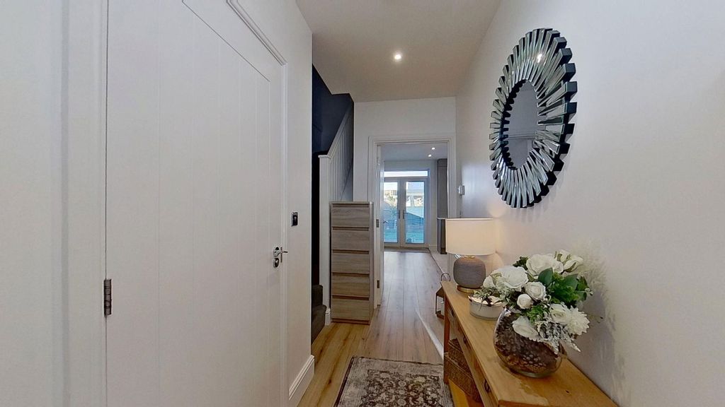 Property photo 3 of 29